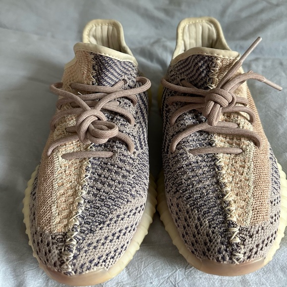 Yeezy Boost 350 V2 'Ash Pearl' - Picture 2 of 5